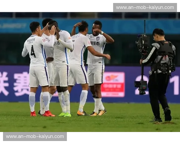 海风与哨音的交响:大连人与天津泰达,那场永不落幕的“北方德比” 海风与哨音的交响:大连人与天津泰达,那场永不落幕的“北方德比”